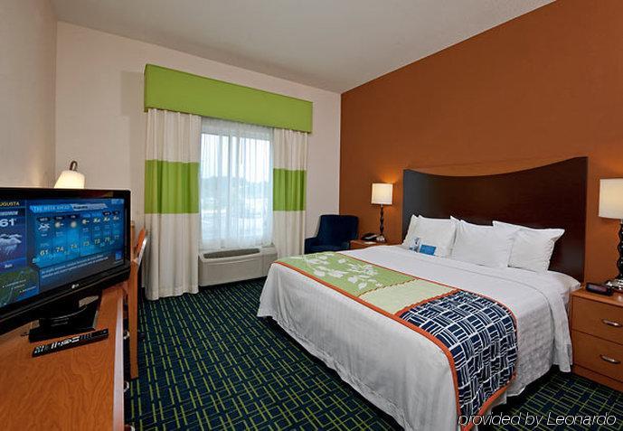 Fairfield Inn And Suites By Marriott Augusta Room photo