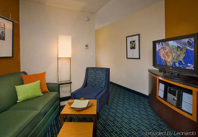 Fairfield Inn And Suites By Marriott Augusta Room photo