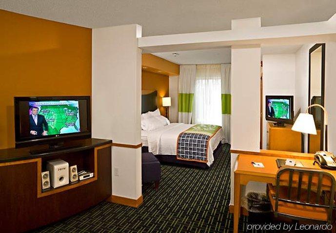 Fairfield Inn And Suites By Marriott Augusta Room photo