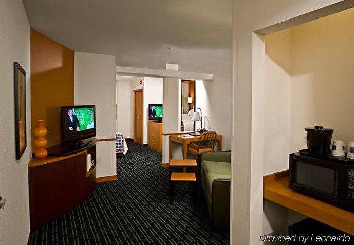 Fairfield Inn And Suites By Marriott Augusta Room photo